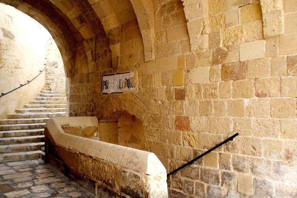 Sally Port Сенглеа Екстериор снимка